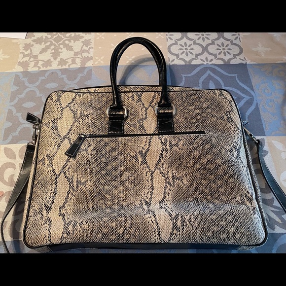 Faux Snakeskin soft briefcase - will carry a laptop - Picture 3 of 7